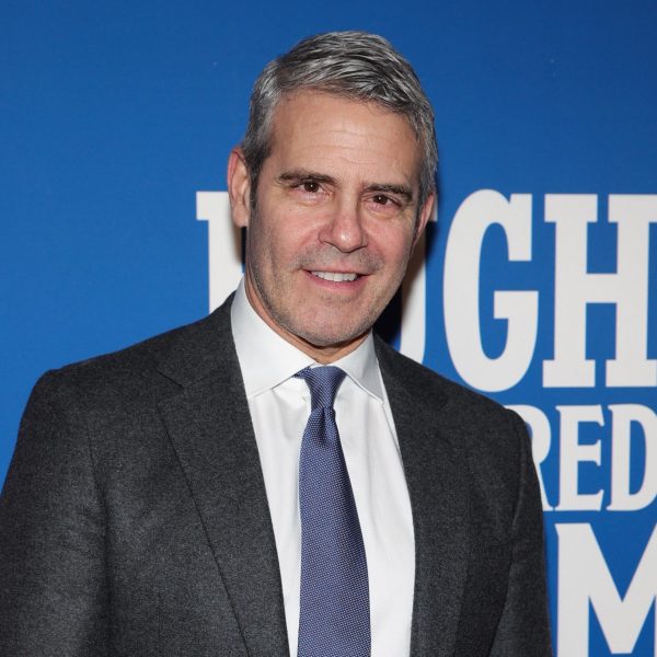 Ben, con trai của Andy Cohen, che đậy các tạp chí của mình bằng tạp chí hoang dã và phản ứng của mình là đáng yêu không thể tin được