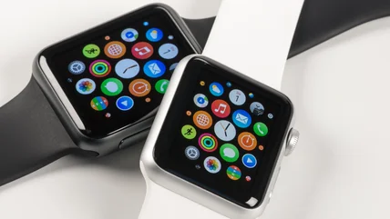 Cách quản lý thẻ lên máy bay và vé bằng Apple Watch của bạn