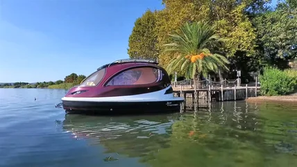 Chiếc thuyền Jet Capsule giá bao nhiêu và nó có thể chạy nhanh đến mức nào?