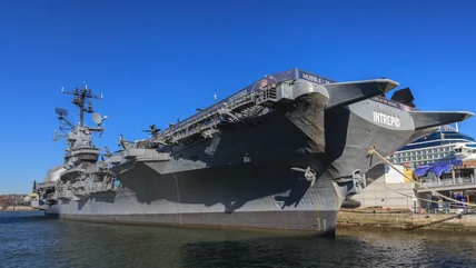 Tàu USS Intrepid hiện nay ở đâu và tại sao máy bay này nổi tiếng?