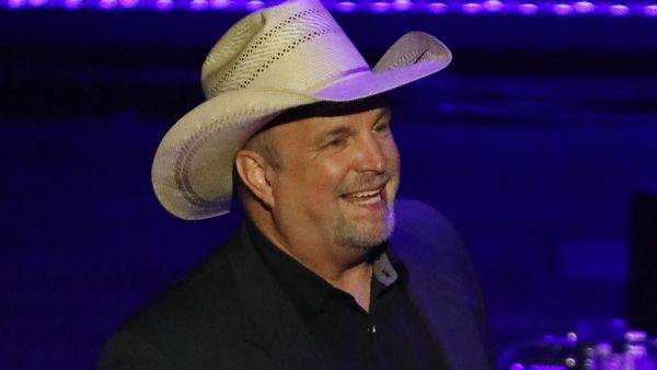 'Woke' Garth Brooks bị loại khỏi buổi biểu diễn tưởng nhớ Toby Keith?