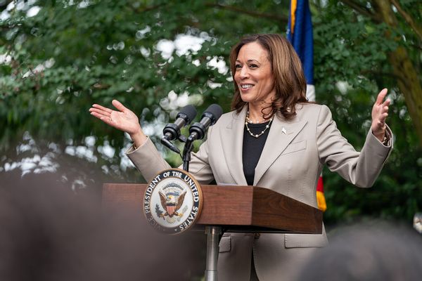 Kamala Harris thất bại trong bài thi đầu tiên?