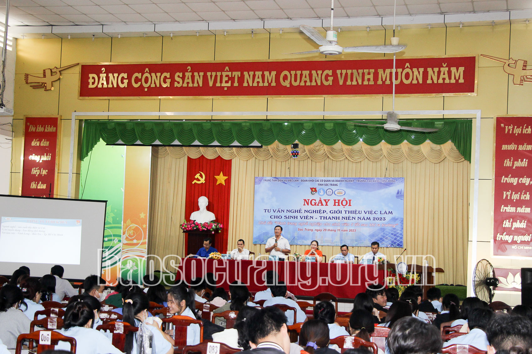 Tư vấn nghề nghiệp, giới thiệu việc làm cho hơn 500 sinh viên, thanh niên