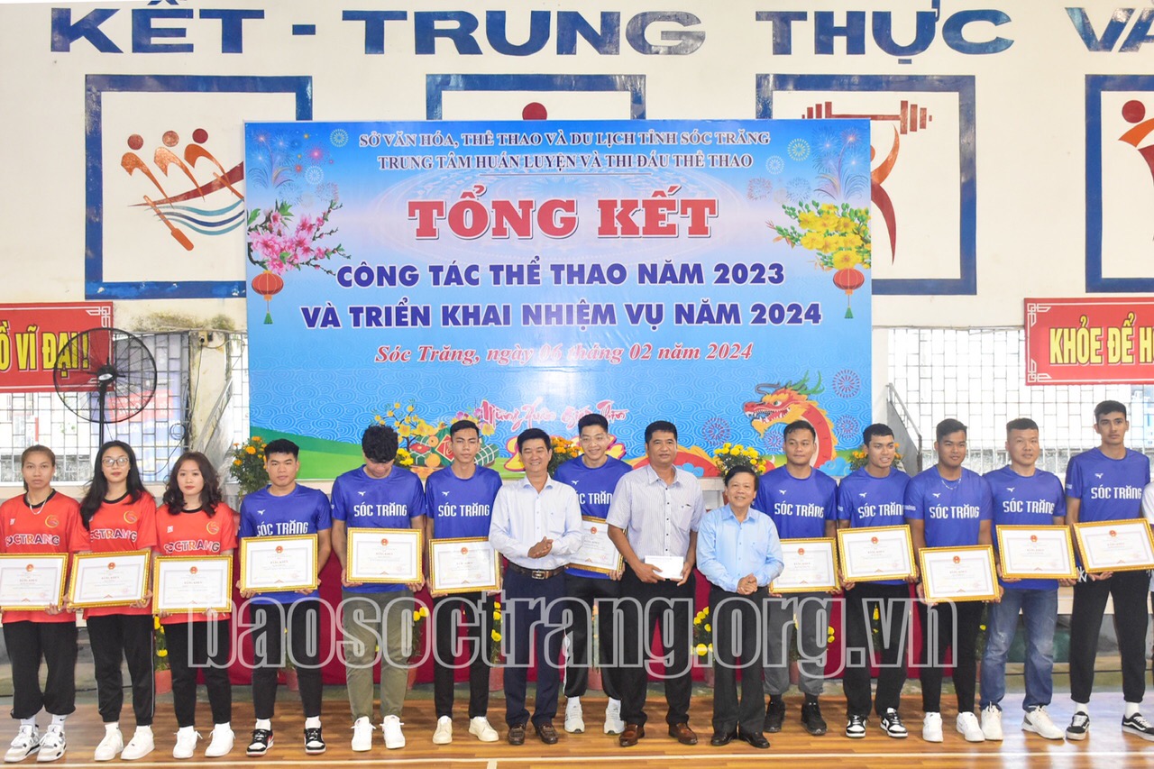 Khen thưởng 61 cá nhân huấn luyện viên và vận động viên đã có thành tích xuất sắc tại các giải đấu