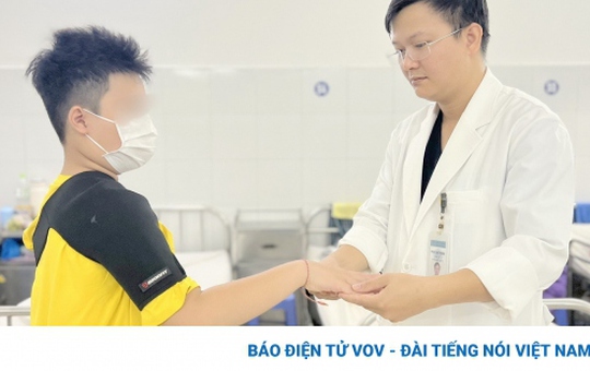 Bé trai 10 tuổi kêu đau đầu rồi đột quỵ não