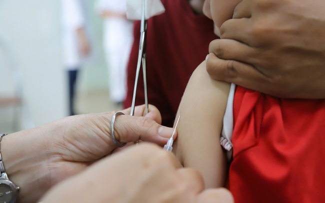 Khoảng 100.000 trẻ 1-10 tuổi ở TPHCM chưa được tiêm vaccine sởi