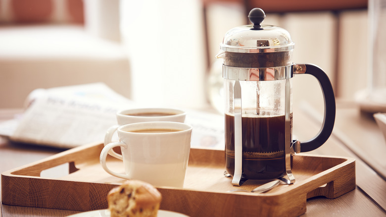 Cà phê French Press của bạn có vị chua không? Hãy thử mẹo khuấy này