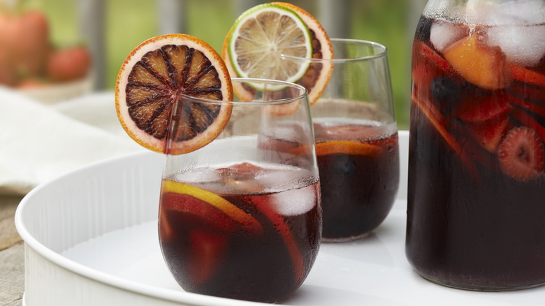 Sangria là cách tốt nhất để biến đổi rượu còn thừa