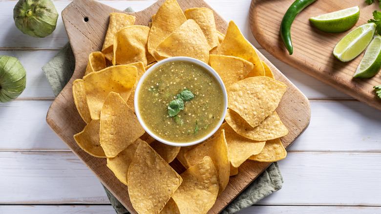 Đầu bếp Roberto Santobañez giải thích lý do tại sao bánh Tortilla Chips ngon hơn ở nhà hàng hơn ở nhà