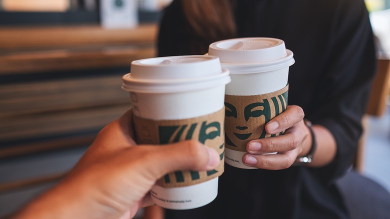 Caramel Brulée Latte của Starbucks khác với Macchiato của nó như thế nào