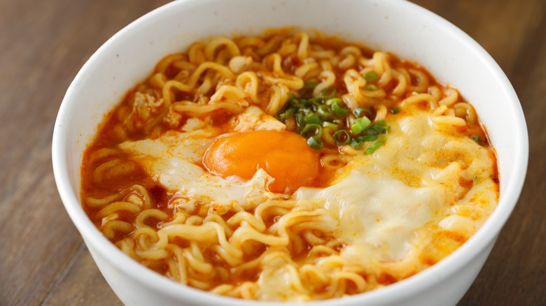 Dán cà ri là sự bổ sung đơn giản biến đổi Ramen ngay lập tức