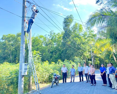 "Thắp sáng đường quê" chào mừng Đại hội MTTQ Việt Nam các cấp