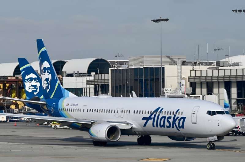 Alaska Airlines mua Hawaiian Airlines với giá 1,9 tỷ USD