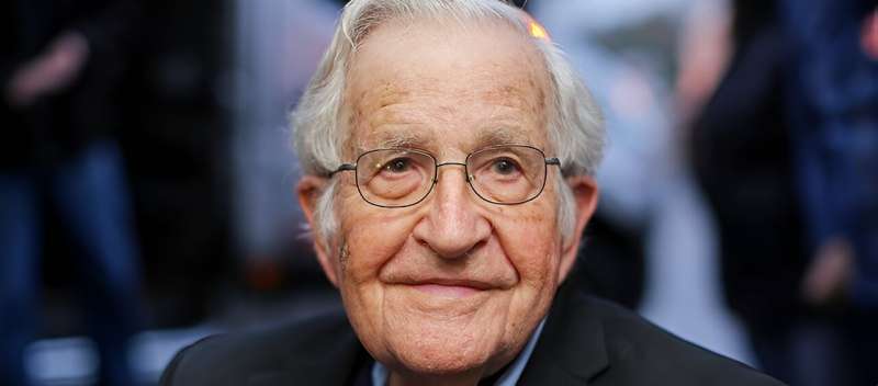 Noam Chomsky bước sang tuổi 95: Người ủng hộ công bằng xã hội mở đường cho AI Nó có làm anh ấy thức đêm không?