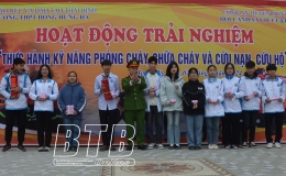 Trường THPT Đông Hưng Hà thực hành kỹ năng phòng cháy, chữa cháy và cứu nạn, cứu hộ