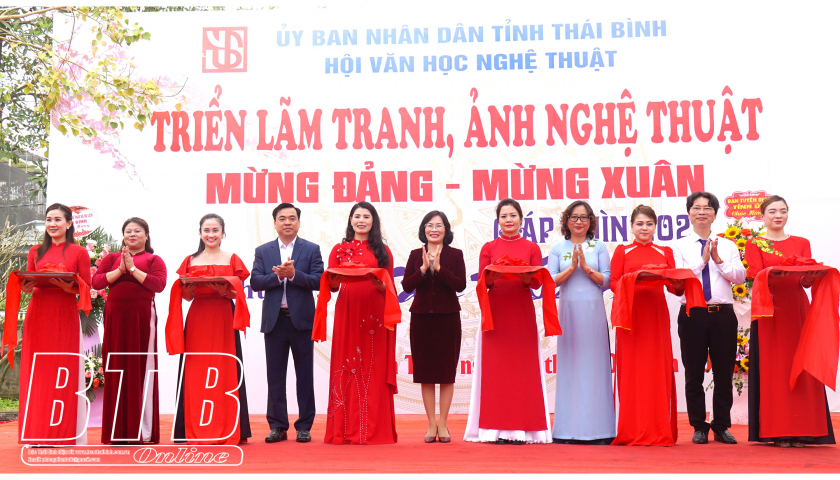 Khai mạc triển lãm tranh, ảnh nghệ thuật mừng Đảng mừng xuân