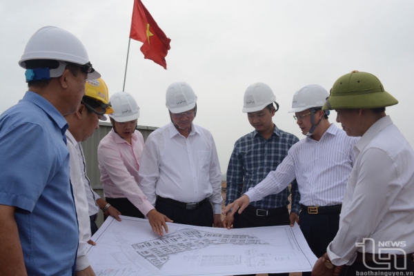 Encouraging investors and contractors in implementing 2 industrial cluster projects in Phu Binh