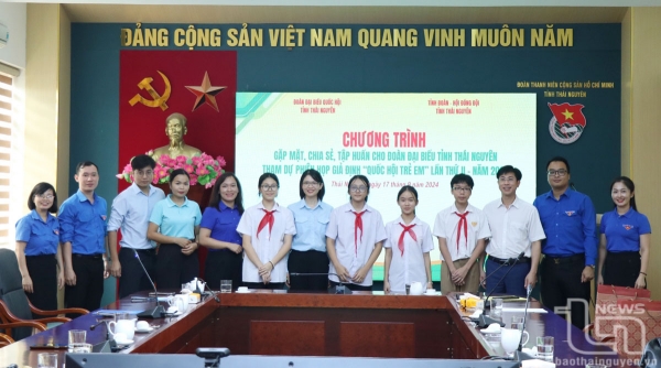 Gặp mặt Đoàn đại biểu tham dự phiên họp giả định “Quốc hội trẻ em”