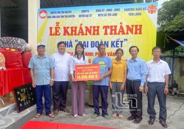 Khánh thành nhà đại đoàn kết tặng hộ nghèo người công giáo