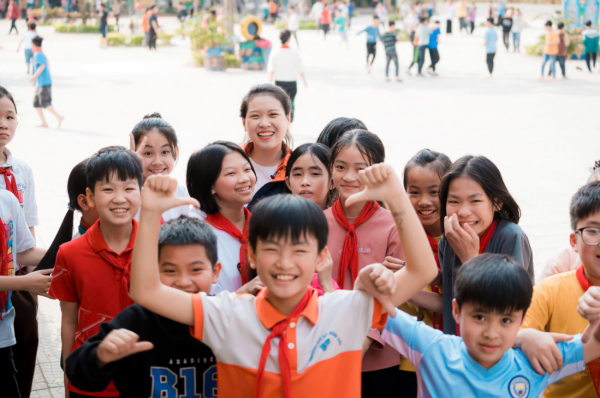 Nui Phao unfurls wings of dreams – accompanying children to shool in the upcoming news shool year 2024