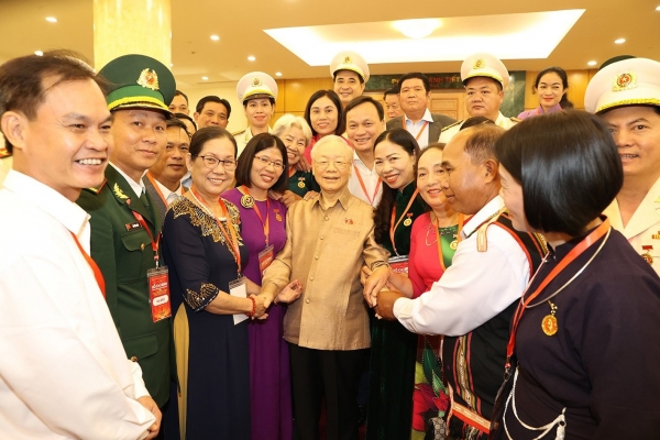 Party leader meets with role models in following President Ho Chi Minh’s moral example