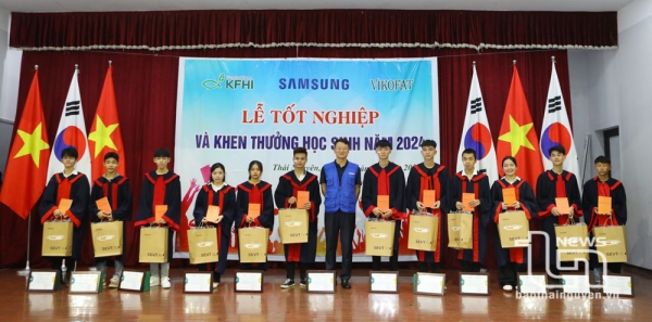 Samsung Hope School organizes graduation ceremony for its first students