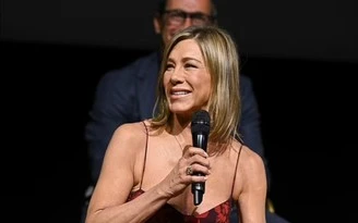 Jennifer Aniston lại bị đồn phẫu thuật thẩm mỹ ở tuổi 55