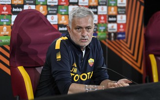 HLV Mourinho bất ngờ lên tiếng về tương lai trước trận chung kết Europa League