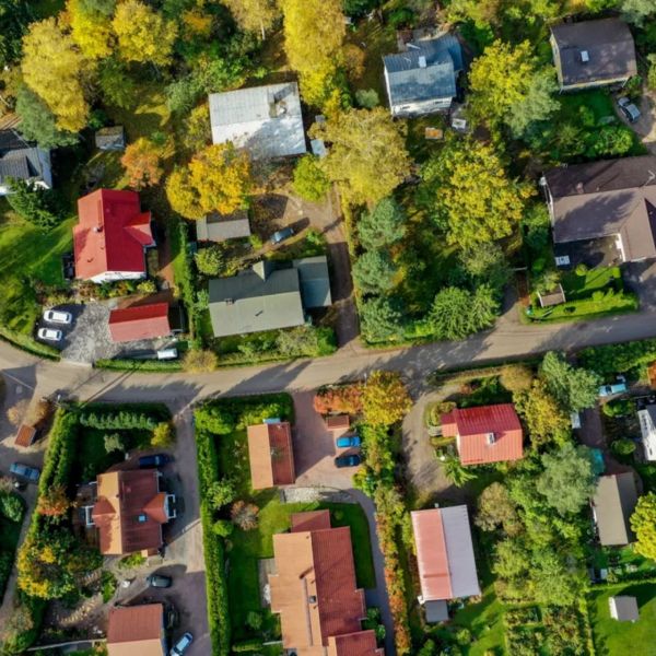 New homeowner questions neighbor’s landscaping request: ‘They said it would cost around $400’