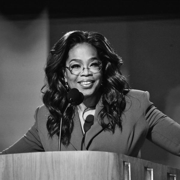 Oprah xuất hiện bất ngờ ở DNC Và thậm chí còn nói về “các bà mèo không con. ”