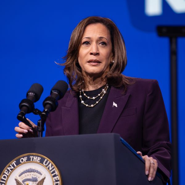 Kamala Harris đánh răng chống lại cuộc tấn công phân biệt chủng tộc tại NABJ Đó cũng là một màn trình diễn cũ. ”