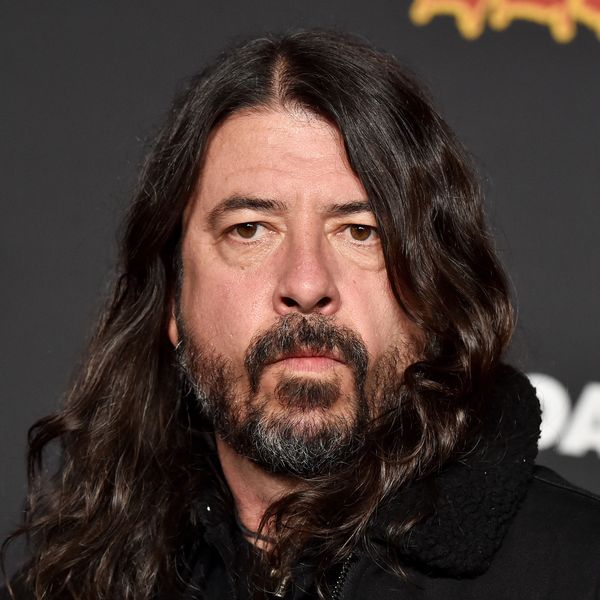 Dave Grohl có tin tức Ca sĩ Foo Fighters thông báo rằng ông “thường trở thành cha của một bé gái mới sinh, sinh ra ngoài hôn nhân của tôi. ”