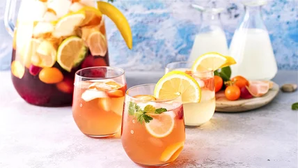 Hãy cho Sangria một trái phong với nước chanh