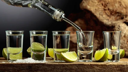 Sự khác biệt chính giữa Blanco và Regposado Tequila