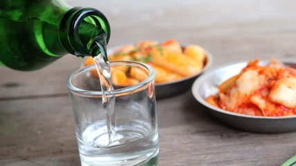 Đây là cách thích hợp để uống Soju