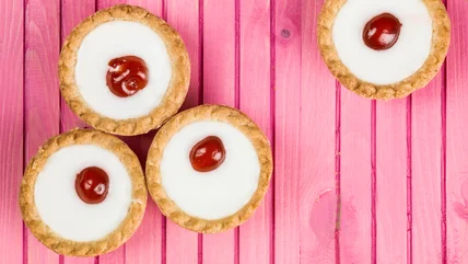 Sự khác biệt giữa bánh pudding Bakewell và bánh tart Bakewell