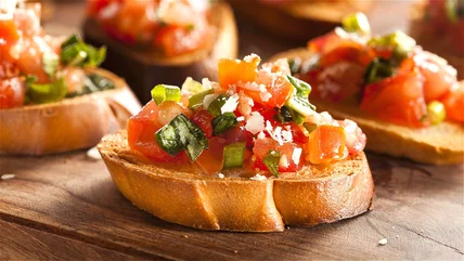 Quên bánh mì và phục vụ Bruschetta trên gà nướng