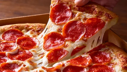 Đây là cách lấy pizza tươi từ Caesars nhỏ