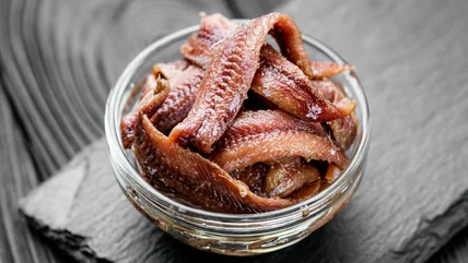 Có phải Anchovies bị nấu chín hay sống không?