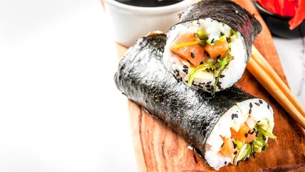 Bí quyết để dùng sushi Burrito trong một tờ giấy nhỏ