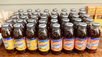 Câu chuyện về nguồn gốc bùng nổ của Snapple