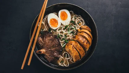 Tại sao Ramen nếm mùi thơm ngon hơn tại một nhà hàng ở