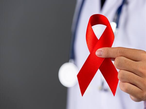 HIV ở phụ nữ: Chuyên gia giải thích sự khác biệt về dấu hiệu và triệu chứng ở nam giới