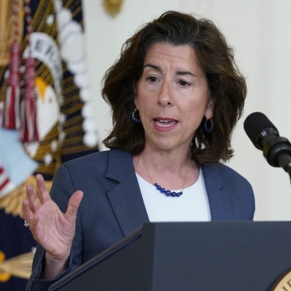 Gina Raimondo nói: ‘ Chúng tôi đã vượt qua chế độ cải tạo của Trung Quốc giữa các cuộc chiến tranh chip