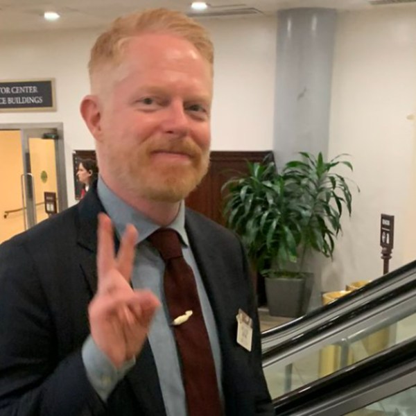 Jesse Tyler Ferguson đã hỗ trợ đầy đủ cho dự luật tài trợ nhà hát phi lợi nhuận tại Capitol