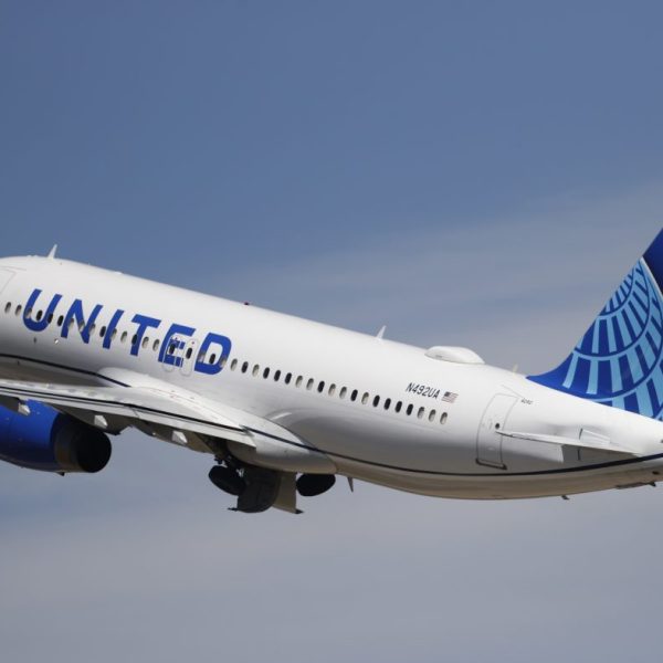 7 treated after Newark-bound flight diverts due to turbulence, FAA to investigate