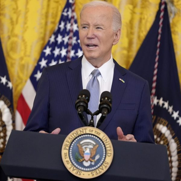 Biden được trao huân chương Tự do cho 19 người, bao gồm Pelosi, Gore, Ledecky và Bloom