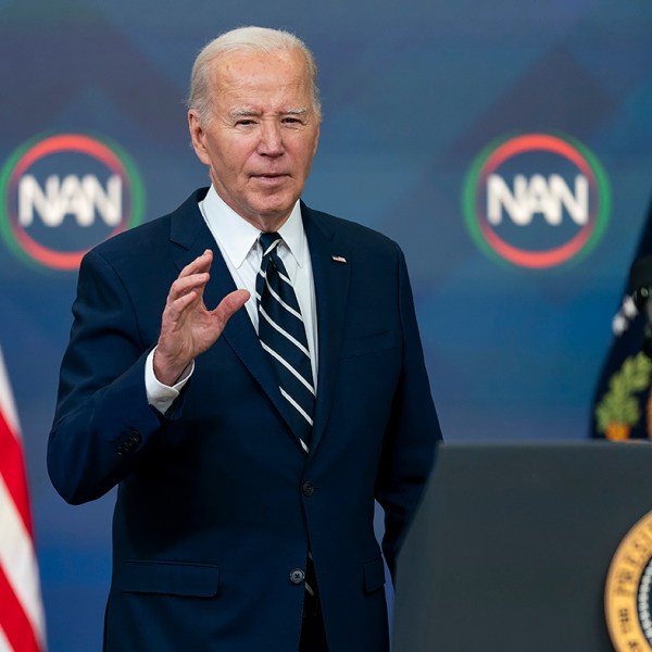 Biden giành chiến thắng trước dân chủ Alaska