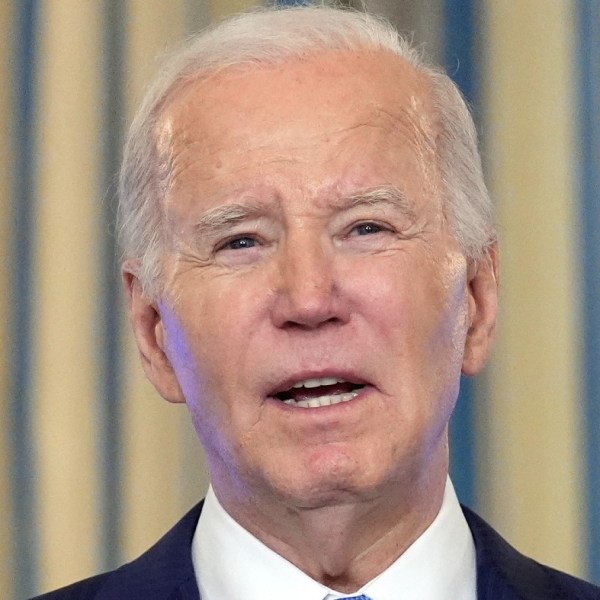 Biden đã gặp một cô bé người Mỹ 4 tuổi, người bị bắt làm con tin bởi bày đặt