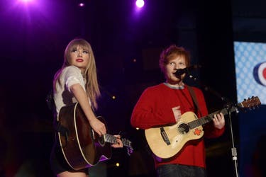 Taylor Tổng Giám Mục chia sẻ sân khấu với Ed Sheeran tại E. E. E